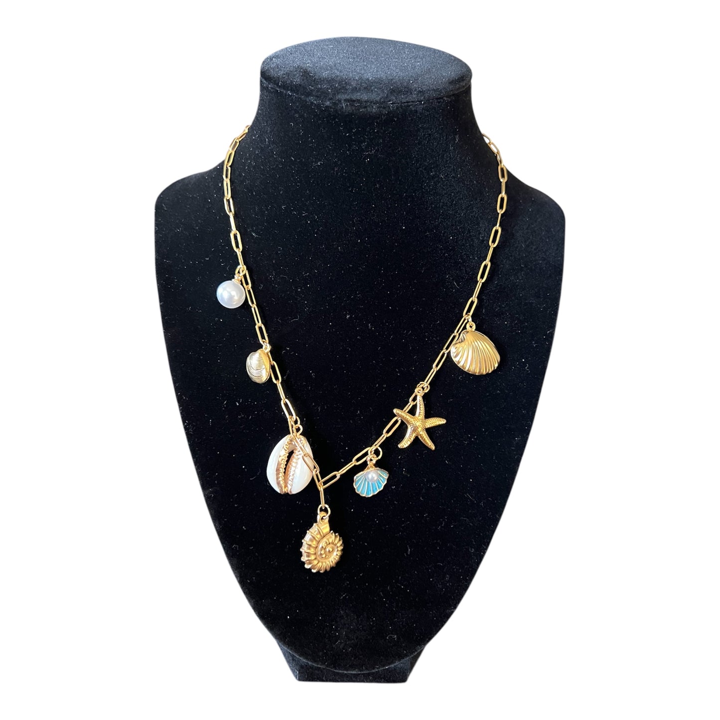 Shell charm necklace