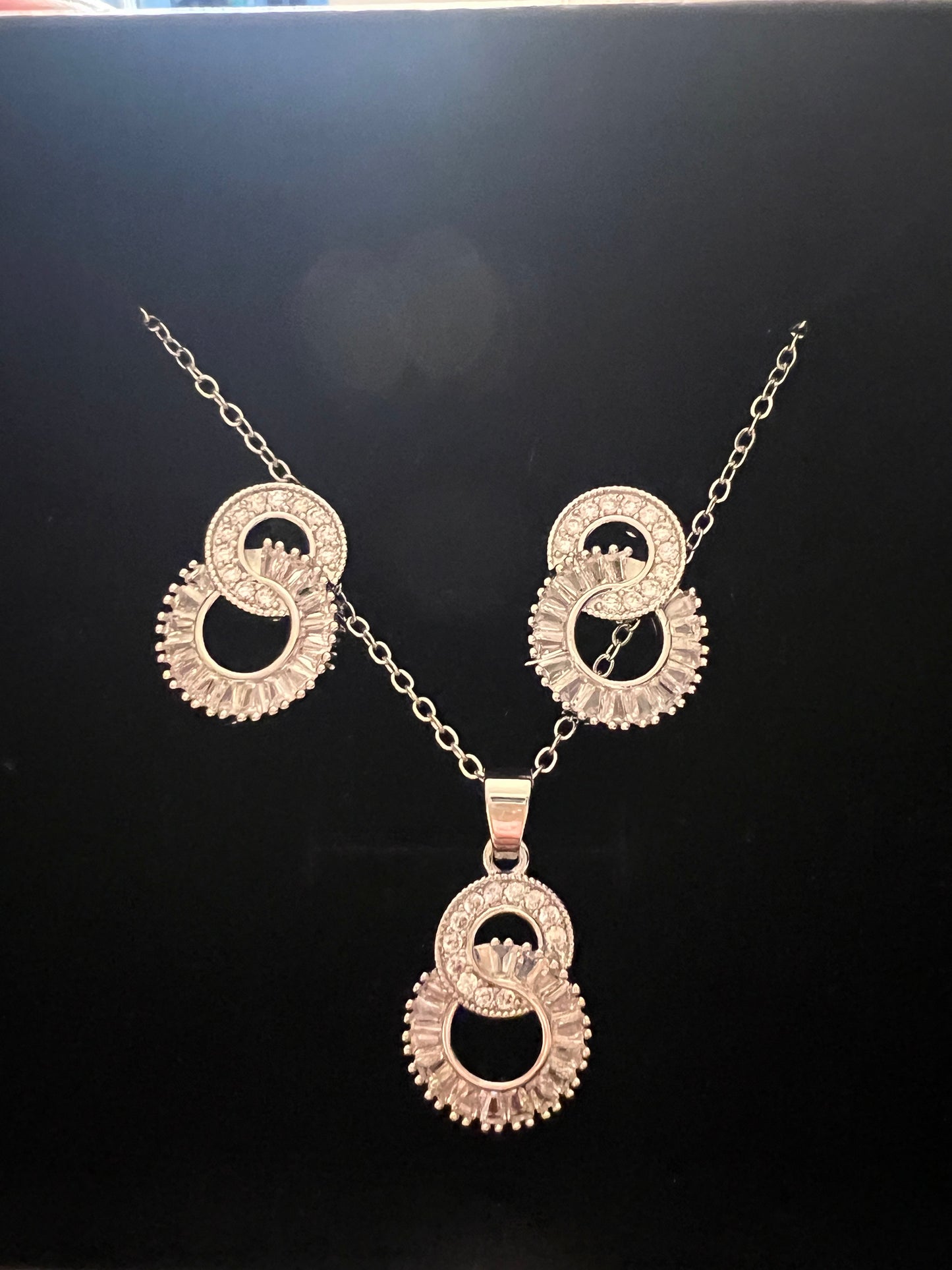 Necklace earrings set